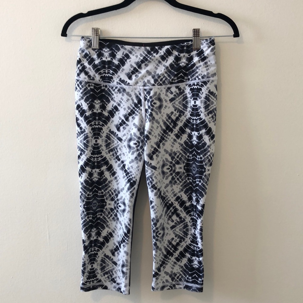 Victoria's Secret Knockout crop leggings